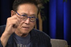 《富爸爸，穷爸爸》作者：“我支持比特币因为它不在系统之内”